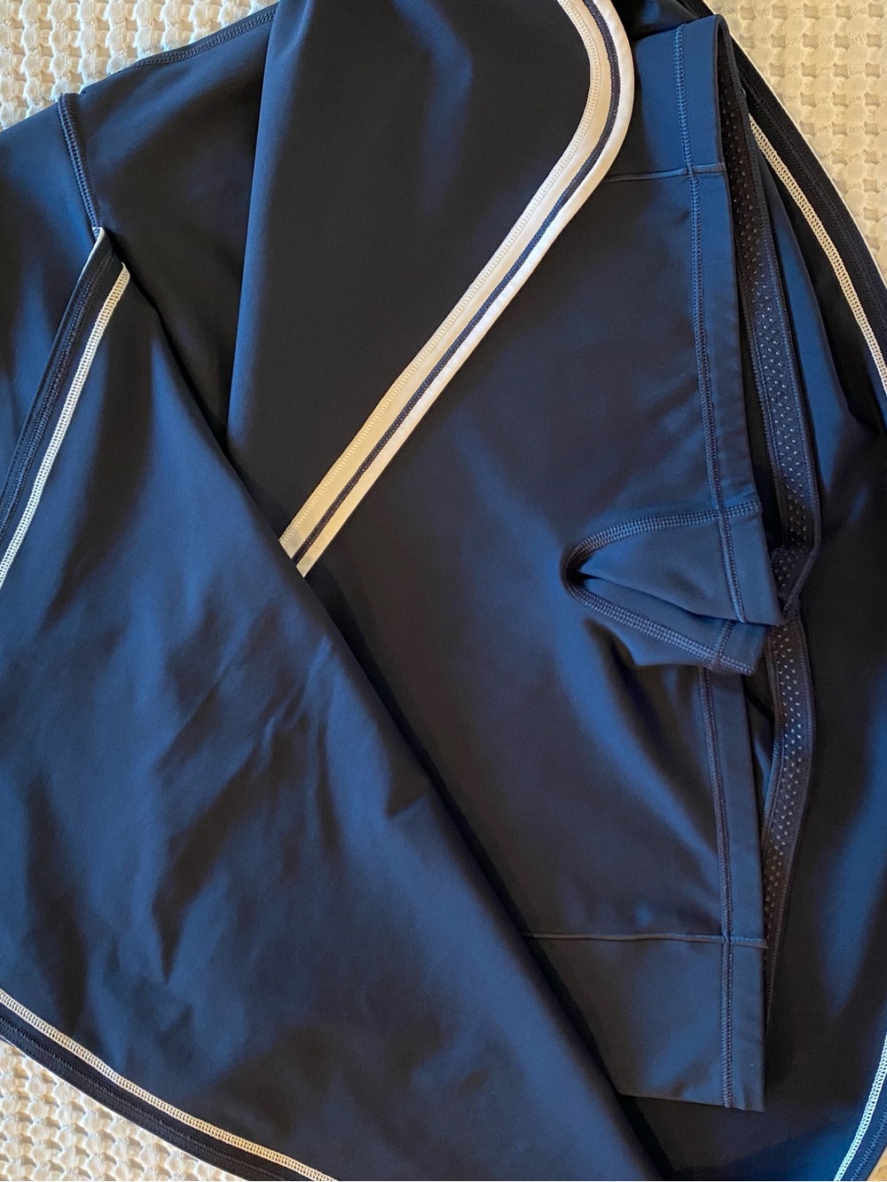 Athleta Crosscourt High Rise Tipped 14" Skort Navy & White Medium - Picture 6 of 9